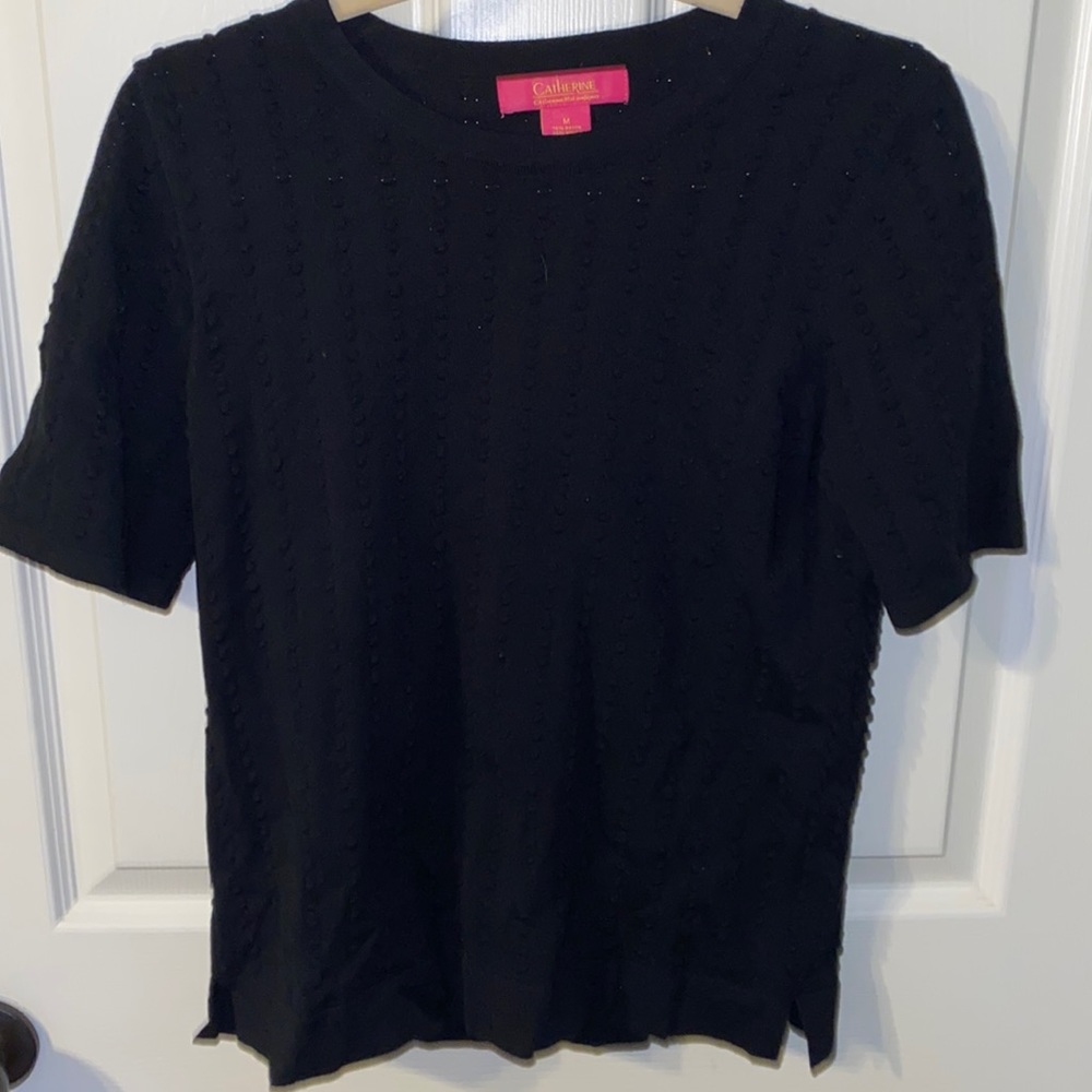 Short sleeve black rib knit sweater with Dot detail